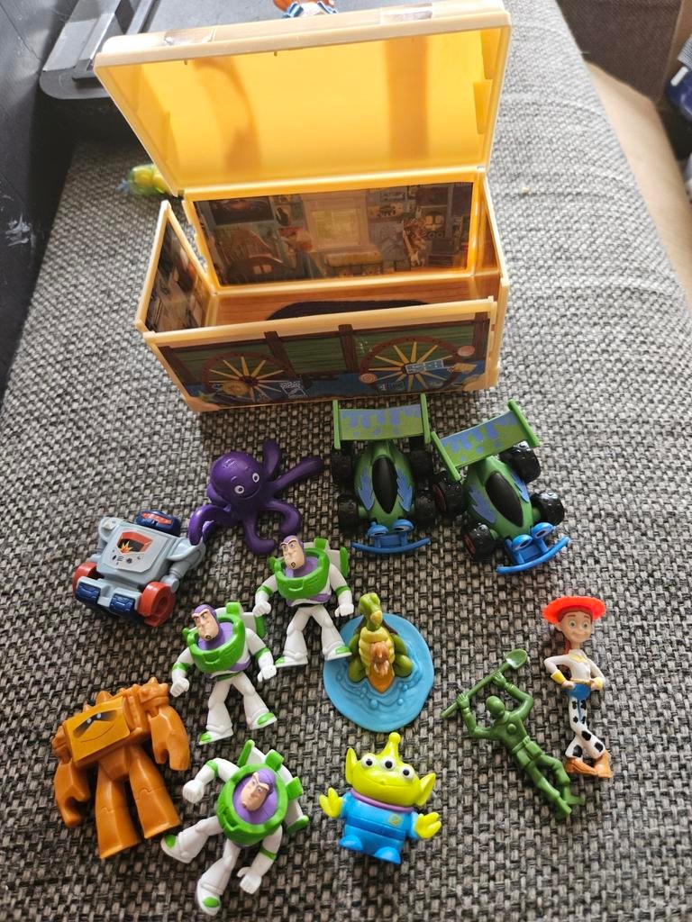 Toy Story figuren en speelgoedkistje, Ophalen of Verzenden