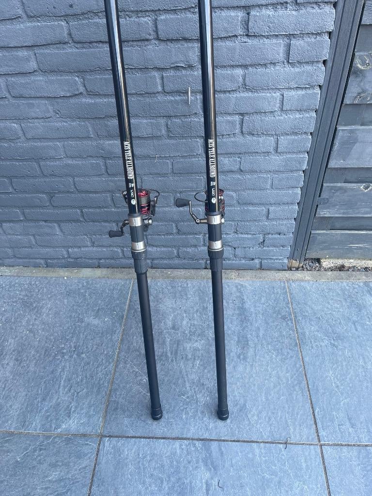 Te koop: 2 dezelfde hengels met molen, Ophalen of Verzenden, Zo goed als nieuw, Complete hengel