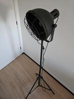 Industriële zwarte vloerlamp, Huis en Inrichting, Lampen | Vloerlampen, Ophalen, Zo goed als nieuw, Metaal, 150 tot 200 cm