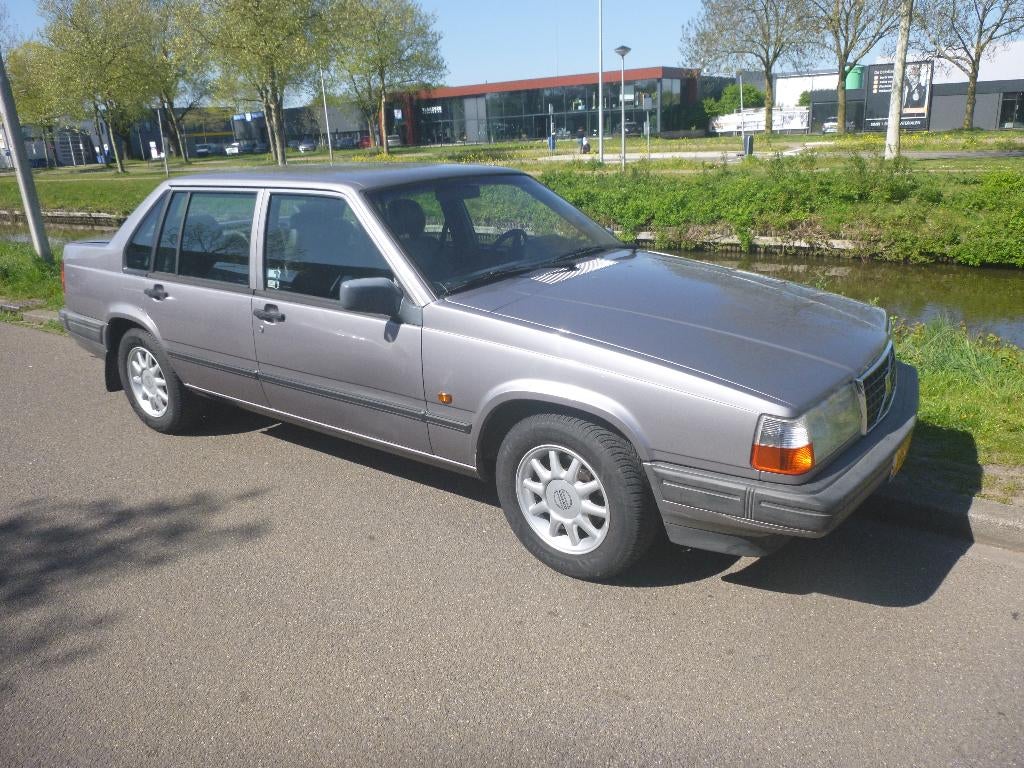 Volvo 940 2.3 GLE AUT U9 1993 Grijs, Auto's, Volvo, Automaat, Zwart, 4 cilinders, 1384 kg