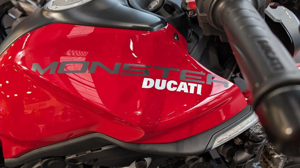 Ducati Monster 937, 2 cilinders, Nieuw, Motorrijbewijs A, Traction Control