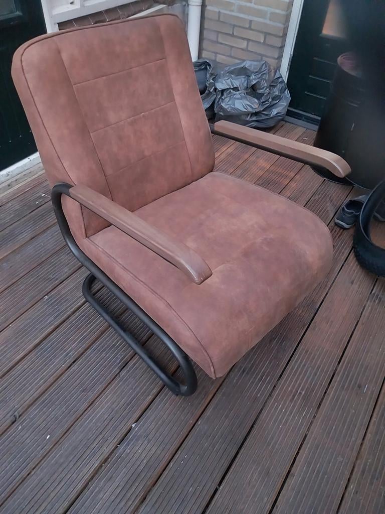 Comfortabele bruine fauteuil met metalen frame, Huis en Inrichting, Fauteuils, Zo goed als nieuw, Hout, Metaal, Stof, 50 tot 75 cm