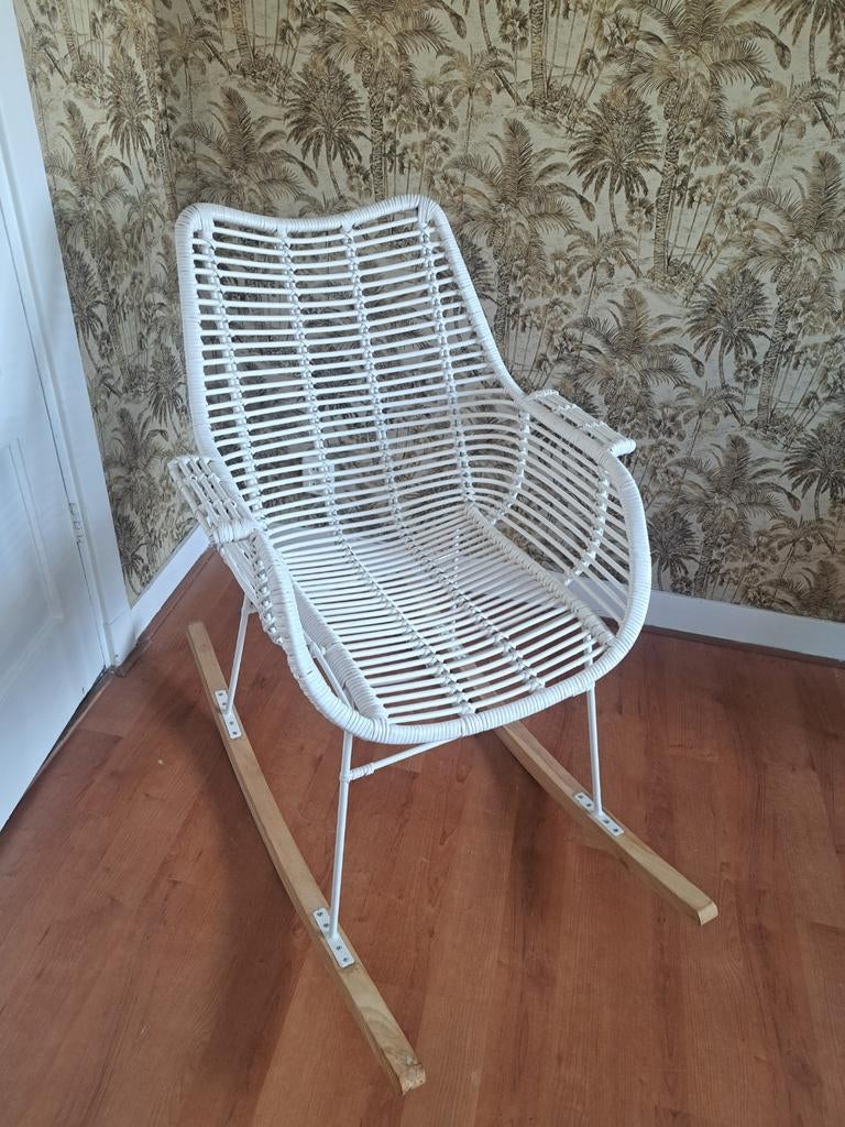 Witte Rotan Schommelstoel, Ophalen, Gebruikt, Wit, Eén