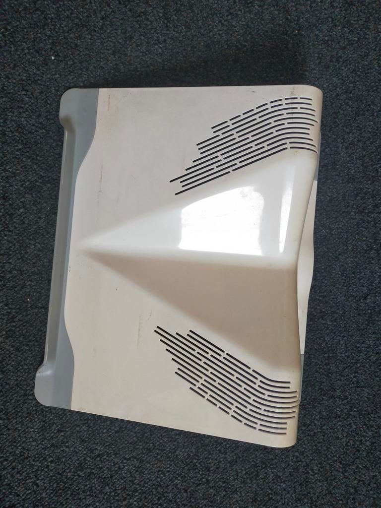 Kunststof laptop steun, Ophalen, Zo goed als nieuw
