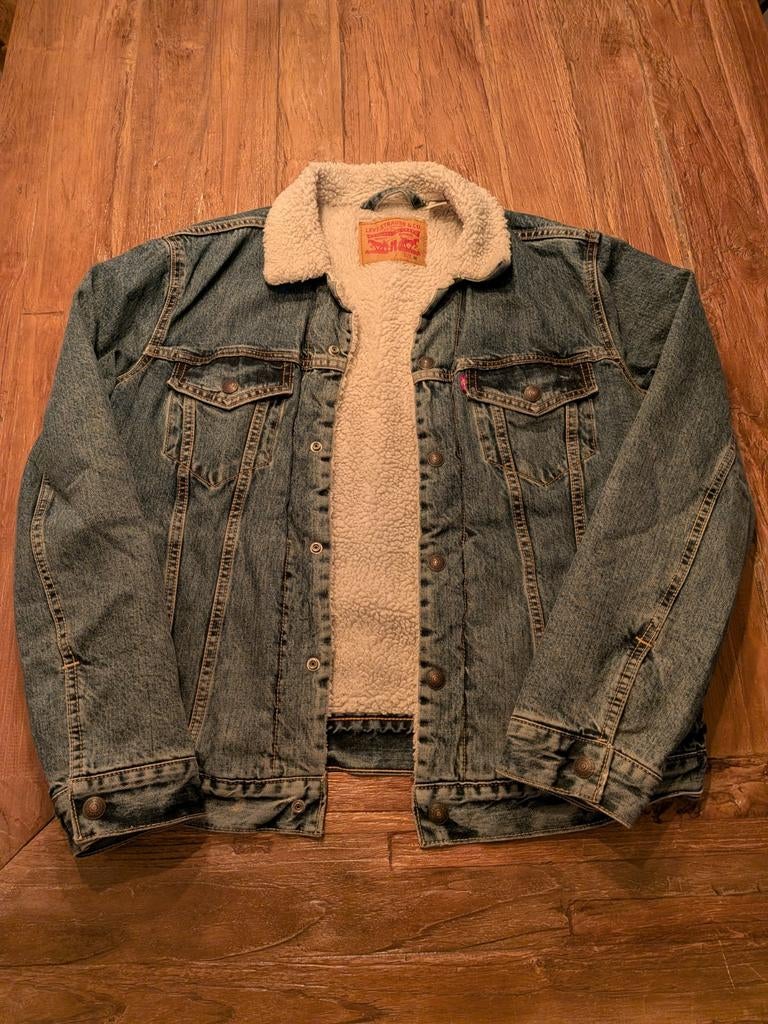 Blauwe Levi's spijkerjas met bont - Maat M, Kleding | Heren, Jassen | Zomer, Zo goed als nieuw, Maat 48/50 (M), Blauw, Ophalen of Verzenden