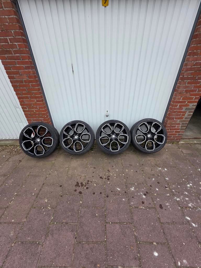 5x112 octavia rs wielen 19 inch, Auto-onderdelen, Banden en Velgen, 19 inch, Banden en Velgen, Ophalen of Verzenden, 235 mm