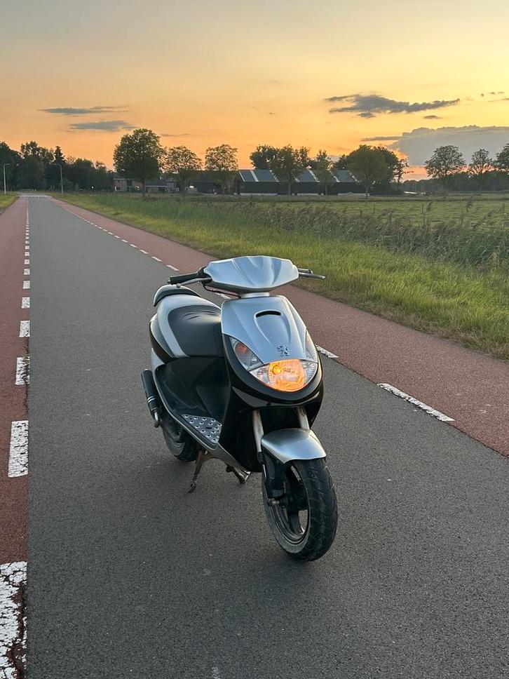 Peugeot vivacity silversport, Fietsen en Brommers, Scooters | Peugeot, Zo goed als nieuw, Vivacity, Benzine, Ophalen