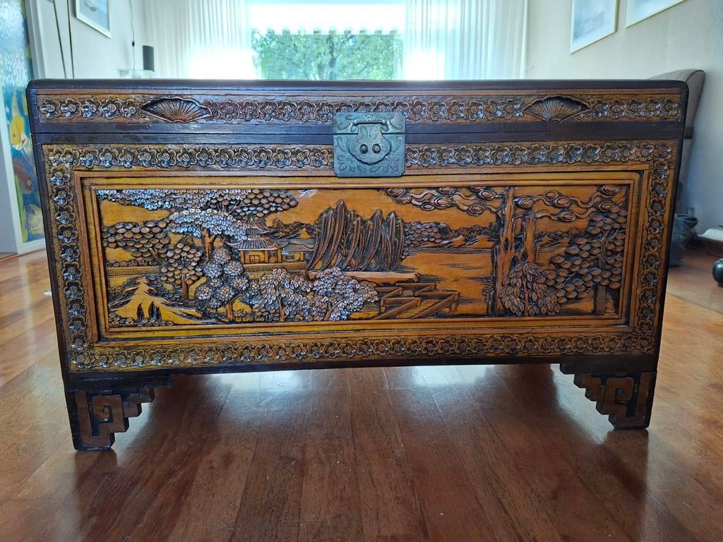 Authentieke Chinese kamferkist met houtsnijwerk., Huis en Inrichting, Ophalen, Gebruikt, Chinees, Overige houtsoorten