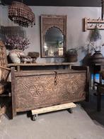 Prachtig bewerkte Himalaya kist, Ophalen