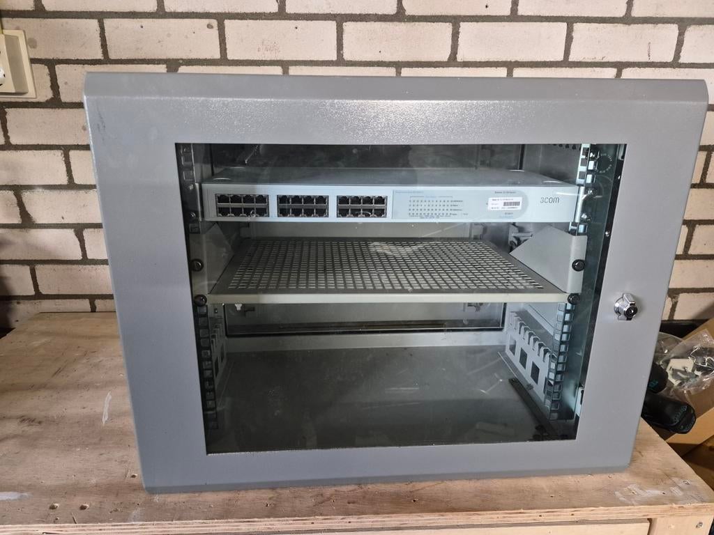Serverkast, Computers en Software, Ophalen, Zo goed als nieuw, Glas, Plaatstaal