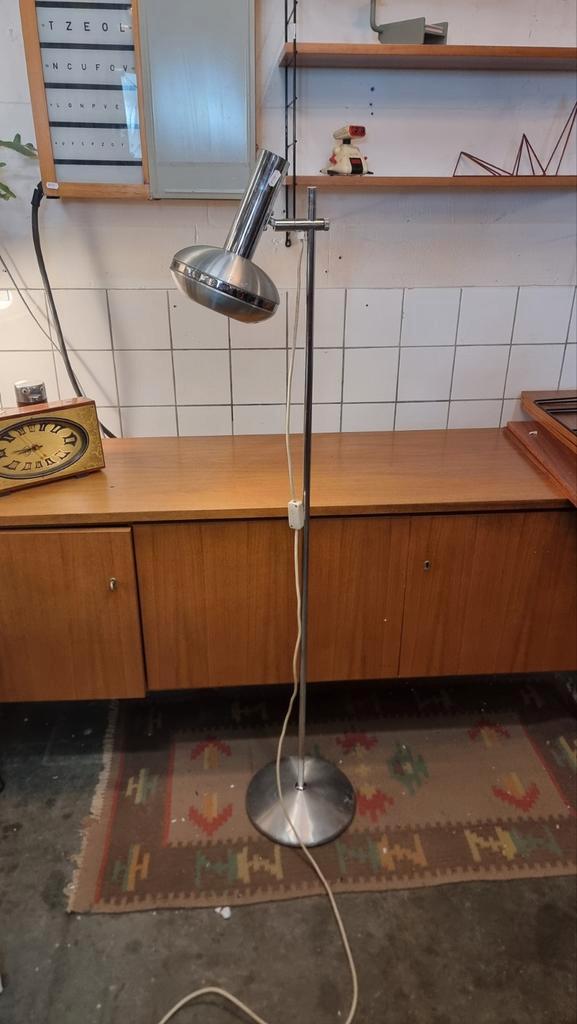 Vintage vloerlamp jaren 60 70 aluminium en chroom, Huis en Inrichting, Lampen | Vloerlampen, Gebruikt, Ophalen of Verzenden
