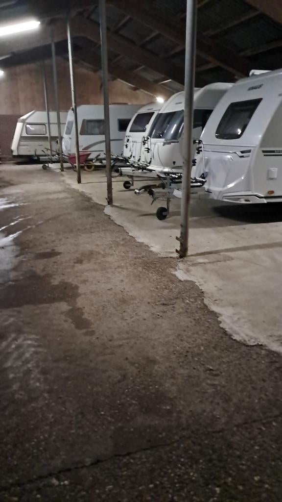 Caravan of camperstalling, Caravans en Kamperen