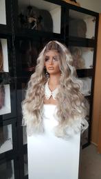 Luxe Lace Pruik: Uitgroei naar blond en lichte punten , krul, Ophalen of Verzenden, Nieuw, Pruik of Haarverlenging