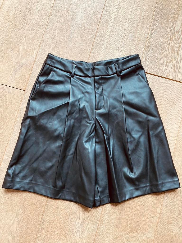 LUMINA vegan leather bermuda zwart mt M en mt L, Maat 38/40 (M), Prato, Italie, Verzenden, Zwart
