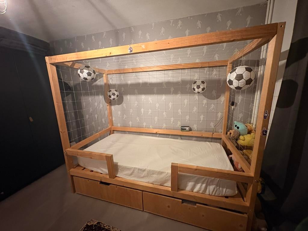 Stoer voetbalbed met opbergruimte!, Huis en Inrichting, Slaapkamer | Bedden, Ophalen of Verzenden, Eenpersoons, Hout