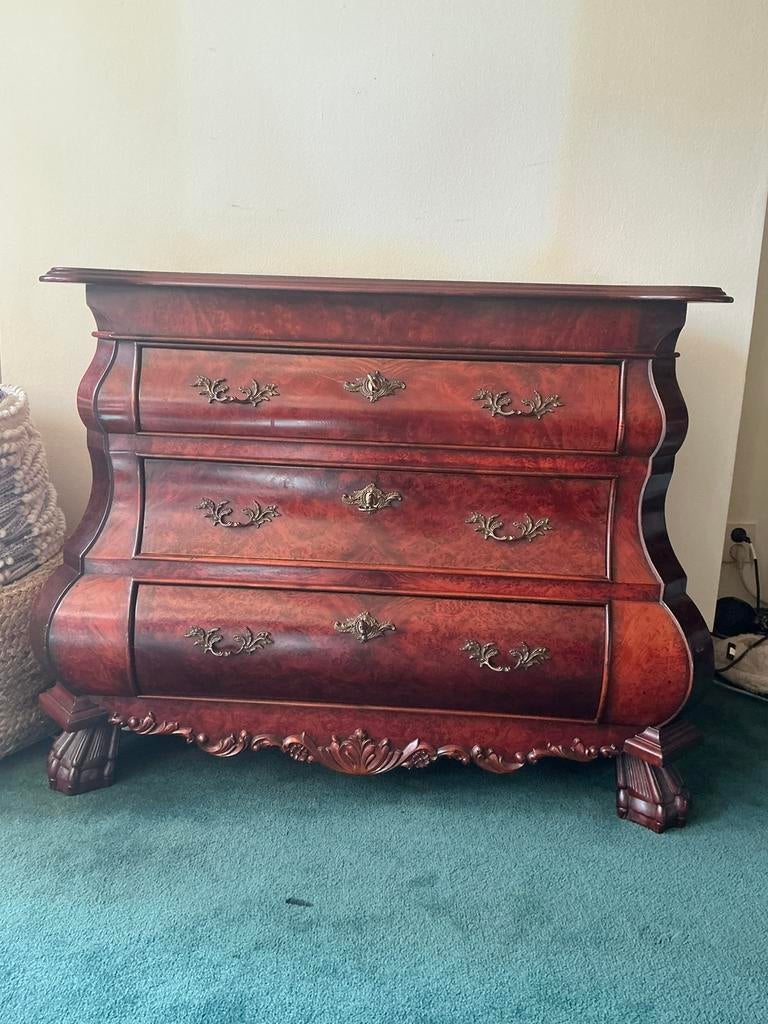 Klassieke bombé ladekast / commode in wortelnoten-look, Ophalen