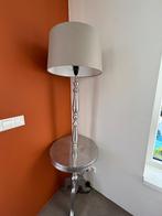 Staande lamp met tafel - winetable, Huis en Inrichting, Lampen | Tafellampen, Ophalen, Gebruikt, Landelijk, Stof