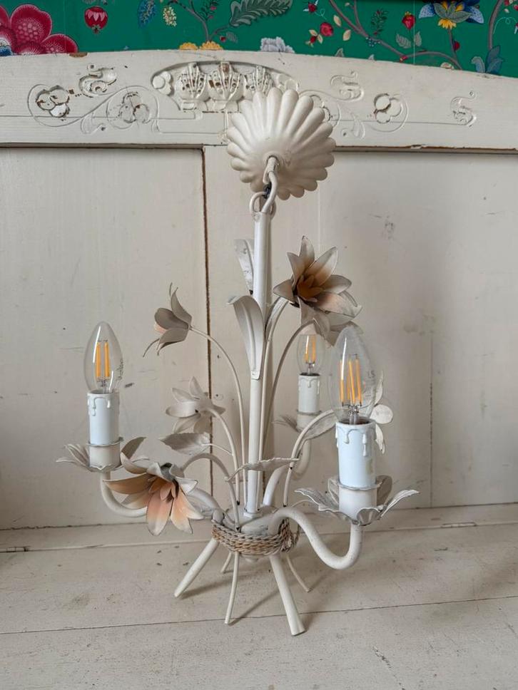 Brocante bloemen kroonluchter “Romance”, Huis en Inrichting, Lampen | Kroonluchters, Gebruikt, Metaal, Ophalen of Verzenden