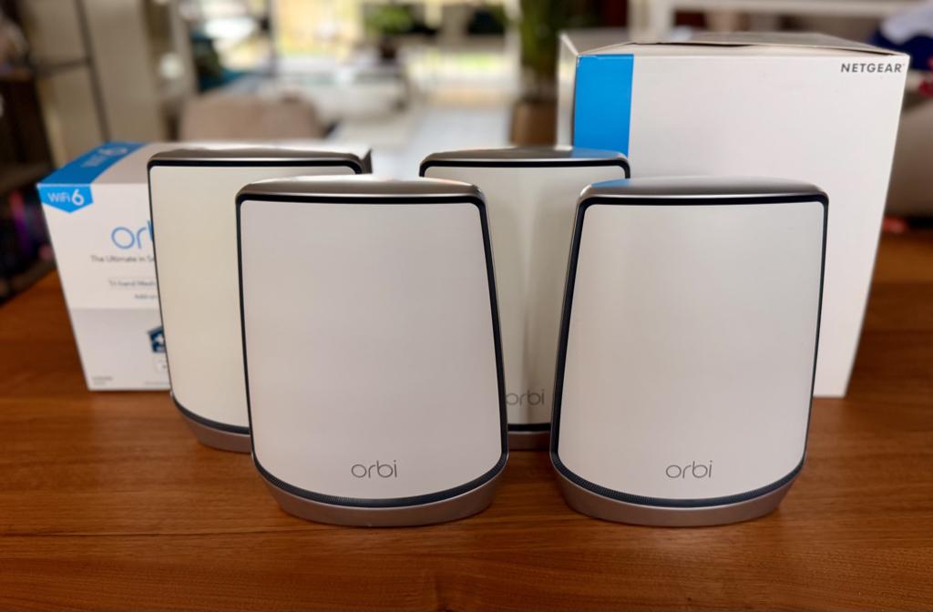 NETGEAR Orbi RBK853 AX6000 Mesh WiFi 6 + Extra Satelliet, Verzenden, Gebruikt, Netgear