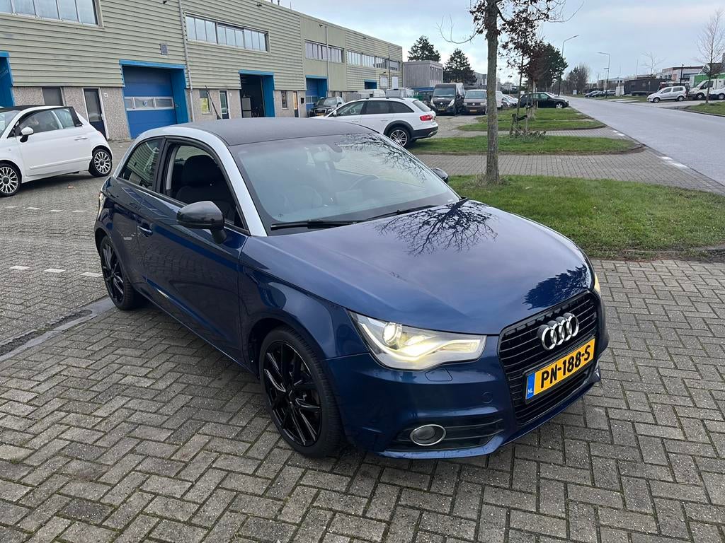 Audi A1 1.4 Automaat / Nieuwe koppeling / Nieuwe distributie, Auto's, Audi, Cruise Control, A1, Zwart, 4 cilinders