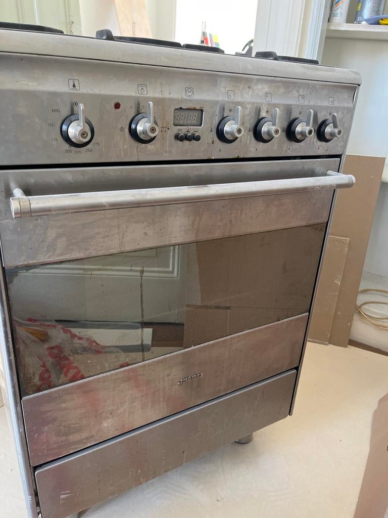Gebruikt gasfornuis met oven - Smeg, Witgoed en Apparatuur, Fornuizen, Ophalen, Gebruikt, 60 cm of meer, 4 kookzones