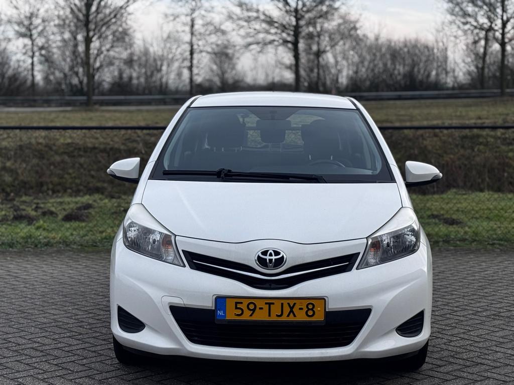 Toyota Yaris 1.0 VVT-i Aspiration-Airco-Camera-Trekhaak-Nap, Auto's, Toyota, Stof, Wit, Origineel Nederlands, Bedrijf