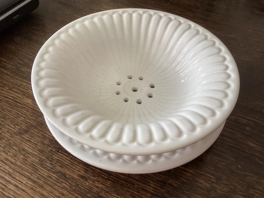 Fruittess keramiek hoog 4 cm met onderbord, Ophalen of Verzenden