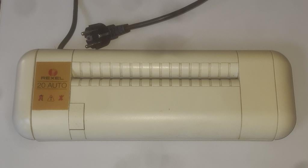 papiervernietiger / schredder, Ophalen, Zo goed als nieuw