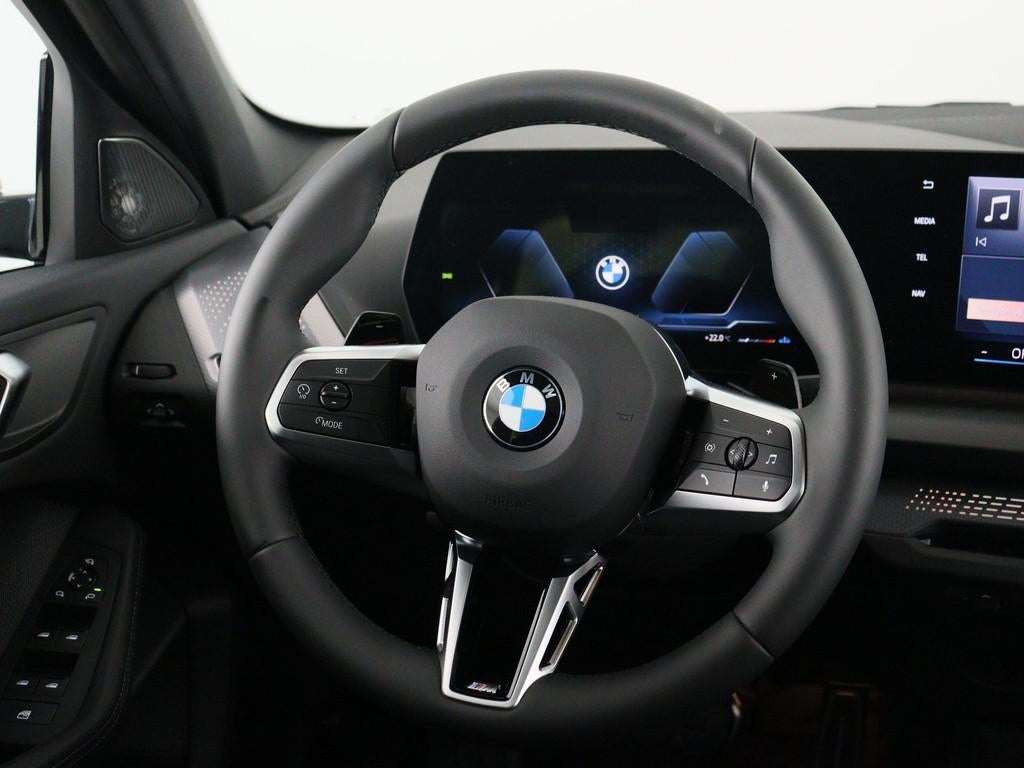 BMW 1 Serie 120 M Sport (bj 2026, automaat), Auto's, BMW, 156 pk, Met garantie (alle), Wit, Bedrijf