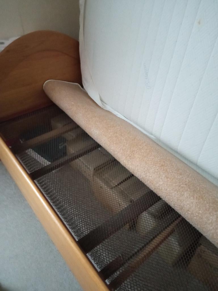 Bed, Huis en Inrichting, Ophalen, 90 cm, Hout, Zo goed als nieuw