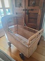 Oude rieten wieg met accessoires, Ophalen, Gebruikt, Wieg