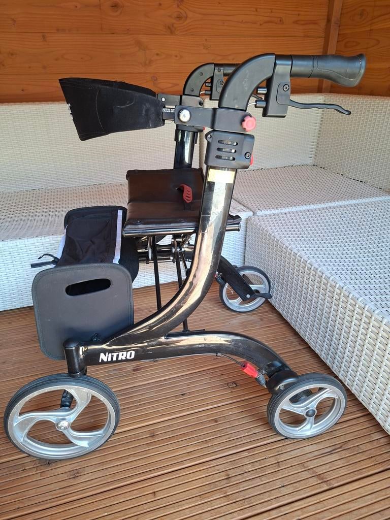 Rollator Nitro Drive M met boodschappentas en stokhouder, Diversen, Rollators, Ophalen, Opvouwbaar, Zo goed als nieuw