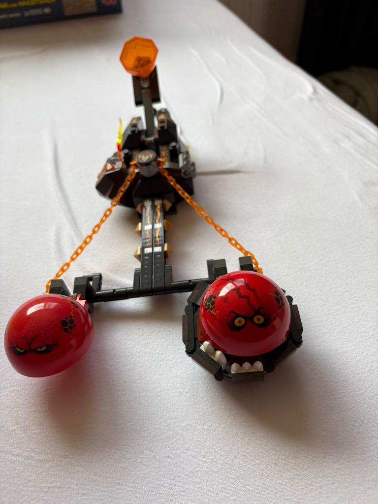 Lego Ninjago voertuig met rode ballen, Kinderen en Baby's, Speelgoed | Duplo en Lego, Ophalen, Gebruikt, Lego, Ninjago