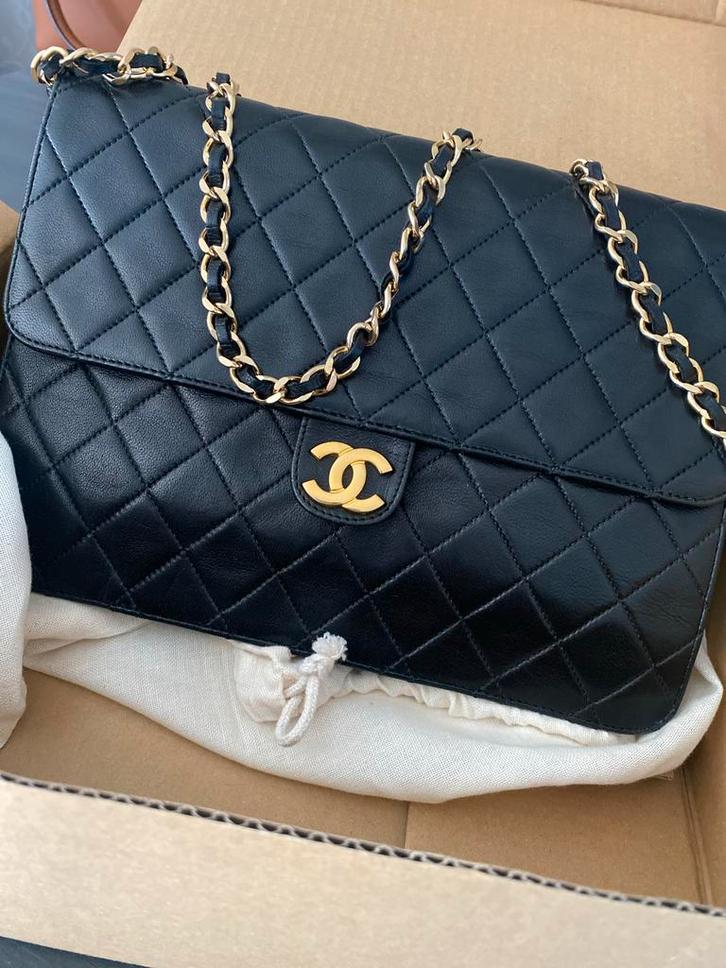 Originele vintage Chanel bag, Sieraden, Tassen en Uiterlijk, Tassen | Damestassen, Gebruikt, Schoudertasje, Zwart, Ophalen of Verzenden