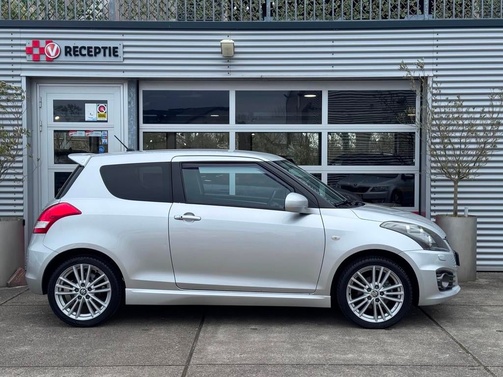 Suzuki Swift 1.6 Sport Keyless / Xenon / Clima / Cruise / Or, Voorwielaandrijving, Euro 5, 136 pk, Gebruikt