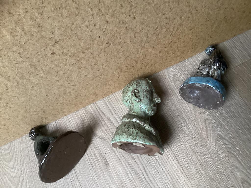 Beeldjes van Keramiek, Ophalen