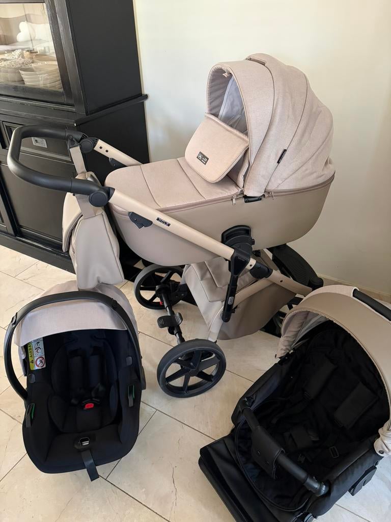 Beige kinderwagen Adamex, Kinderen en Baby's, Kinderwagens en Combinaties, Ophalen of Verzenden, Zo goed als nieuw, Overige merken