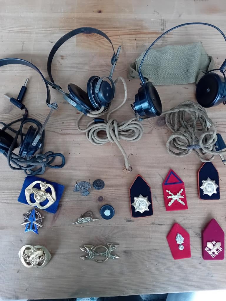 Militair lotje: koptelefoons, emblemen en kraagspiegels, Verzamelen, Ophalen of Verzenden