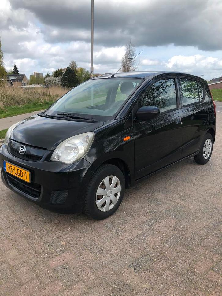 Daihatsu Cuore 1.0 5D 2010 Zwart. Airco. Nw Apk Inruil mog., Auto's, Daihatsu, Particulier, Cuore, Airbags, Airconditioning, Isofix
