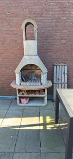 Robuuste stenen barbecue met rooster - in goede staat, Tuin en Terras, Houtskoolbarbecues, Ophalen, Gebruikt, Met accessoires