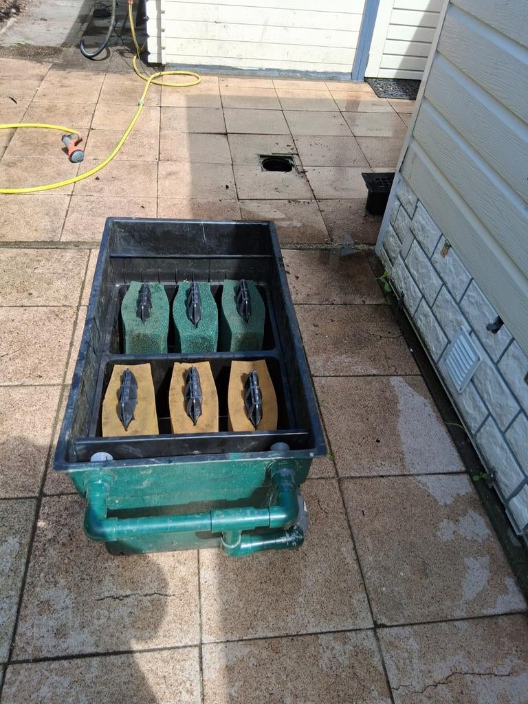 Vijverfilter met pomp en filtermedia, Ophalen of Verzenden, Gebruikt, Vijverfilter