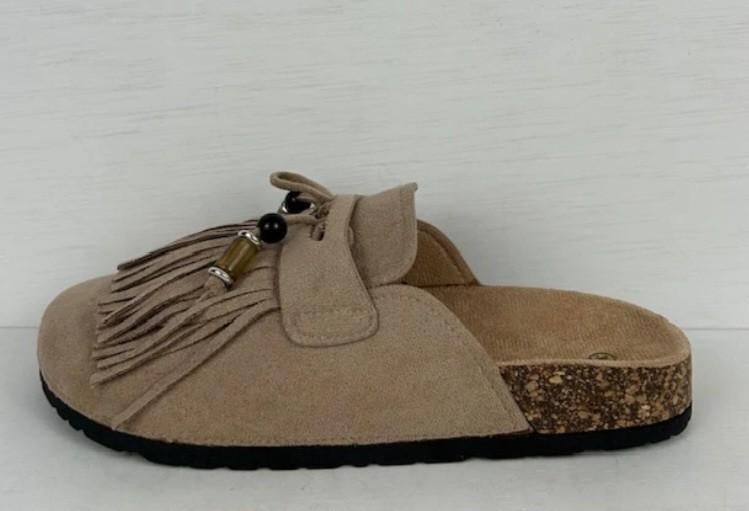 NIEUW..leuke slippers/klomp maat 37, Kleding | Dames, Schoenen, Ophalen of Verzenden, Nieuw