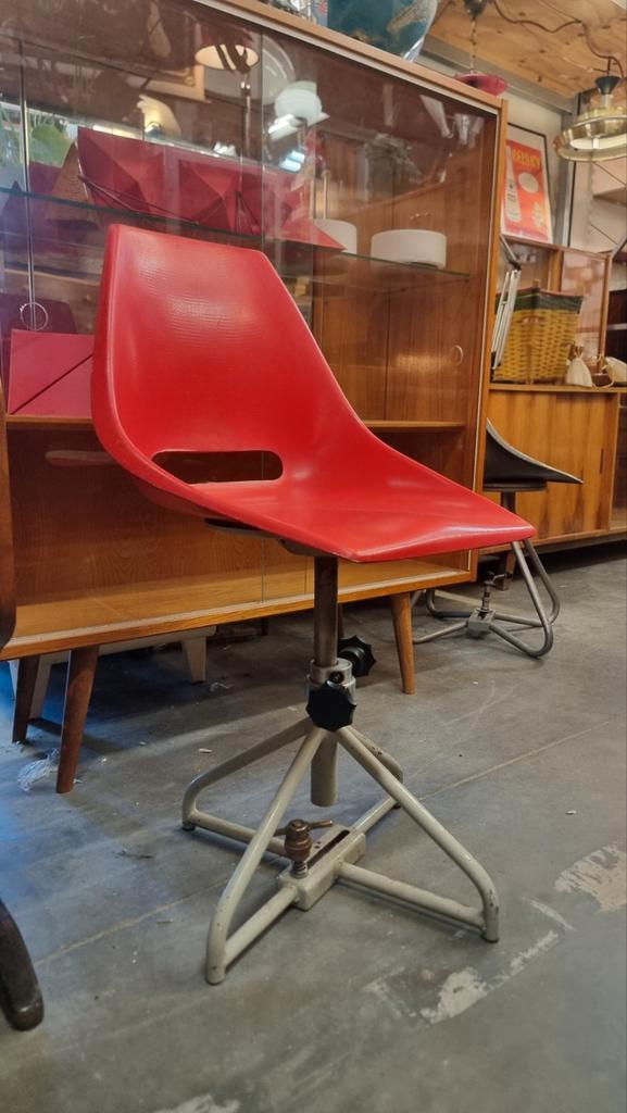 Industriële bureaustoel 60s design Miroslav Navratil, Huis en Inrichting, Bureaustoelen, Gebruikt, Zwart, Ophalen of Verzenden