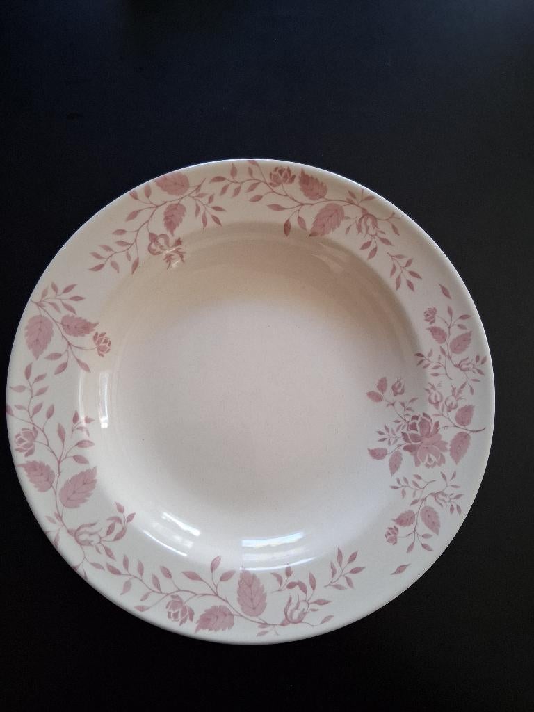 Royal Boch Fleur Rouges diep bord *eureka*, Ophalen of Verzenden, Zo goed als nieuw, Bord(en), Overige stijlen