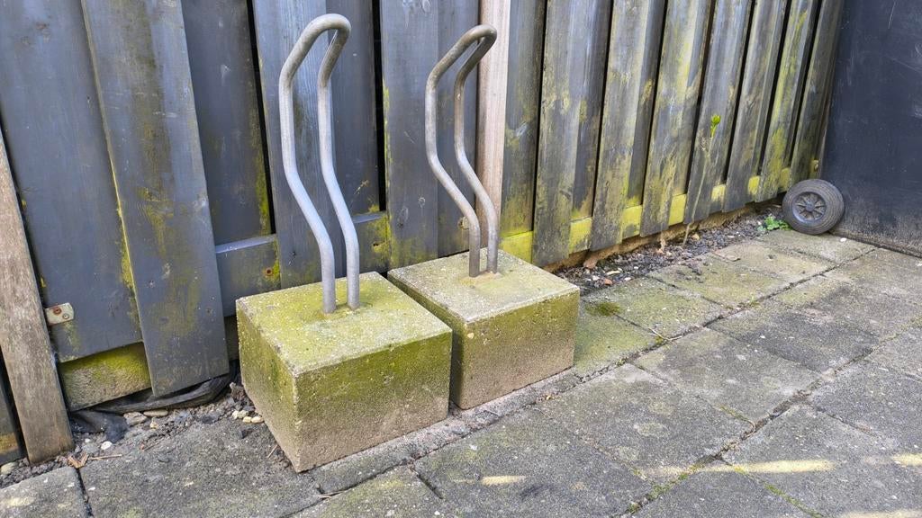 2 fietsbeugel op betonvoet. Gratis!, Ophalen of Verzenden, Gebruikt