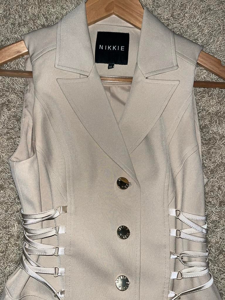 Nieuwe Nikkie jumpsuit maat 32, Kleding | Dames, Ophalen of Verzenden, Nieuw, Maat 34 (XS) of kleiner, Beige
