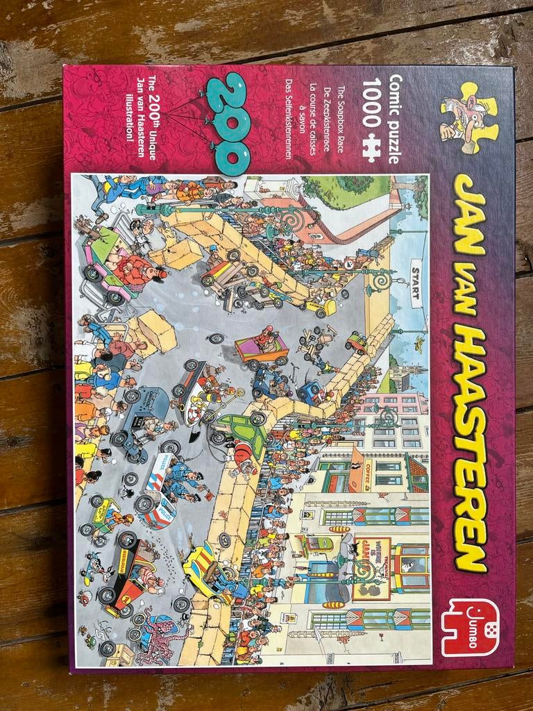 Jan van Haasteren puzzel De Zeepkistenrace 1000 stukjes, Ophalen of Verzenden, Meer dan 50 stukjes, Gebruikt, 6 jaar of ouder