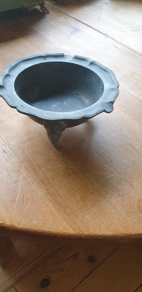 Tinnen asbak, Ophalen