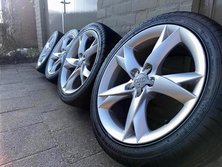 Nette Audi velgen 18 inch! Inclusief zomerbanden!, Auto-onderdelen, Banden en Velgen, Velg(en), Zomerbanden, 18 inch, 245 mm, Ophalen