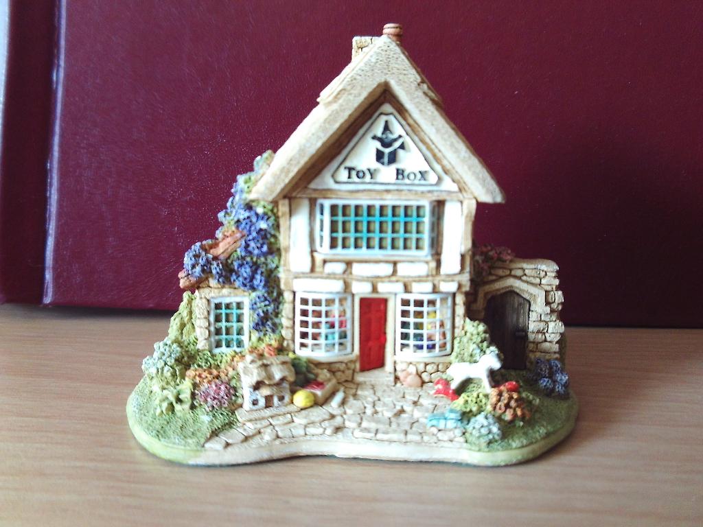 Lilliput Lane - The Toy Box, Verzamelen, Ophalen of Verzenden, Zo goed als nieuw, Overige typen